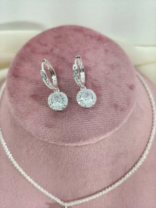 Conjunto Plata Collar y Pendientes Circonitas