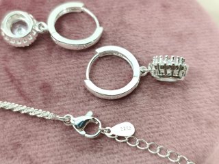 Conjunto Plata Collar y Pendientes Circonitas