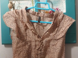 Camiseta Naf Naf lunares