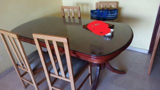 Mesa de comedor con 4 sillas