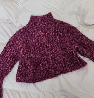 Jersey Bershka cuello alto rosa/morado