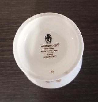 BONITO JARRÓN PEQUEÑO DE PORCELANA, WEDGWOOD