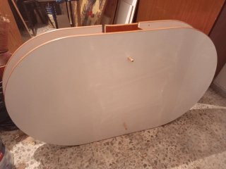 Mesa de madera ovalada
