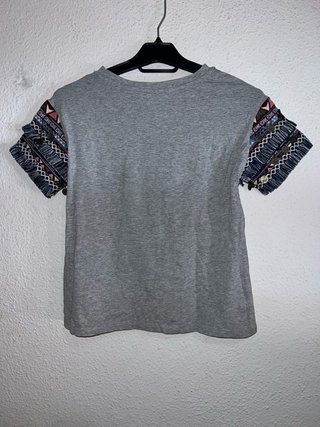 Camiseta con decoración en mangas Shein