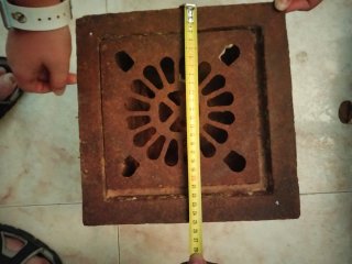 Rejilla antigua hierro fundido