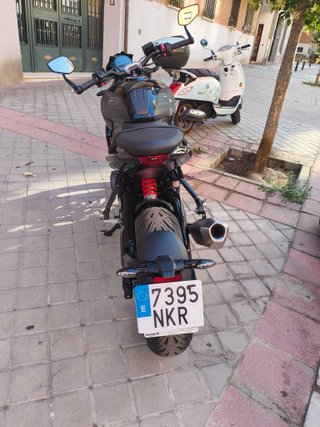 Triumph trident 800 Negra