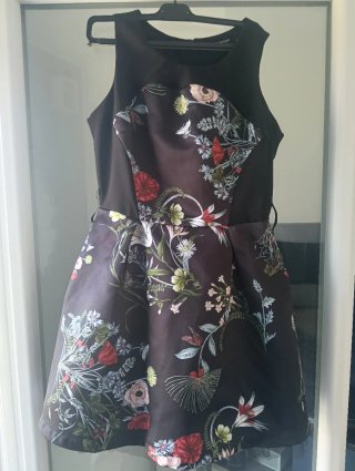 Vestito Artigli floreale nero