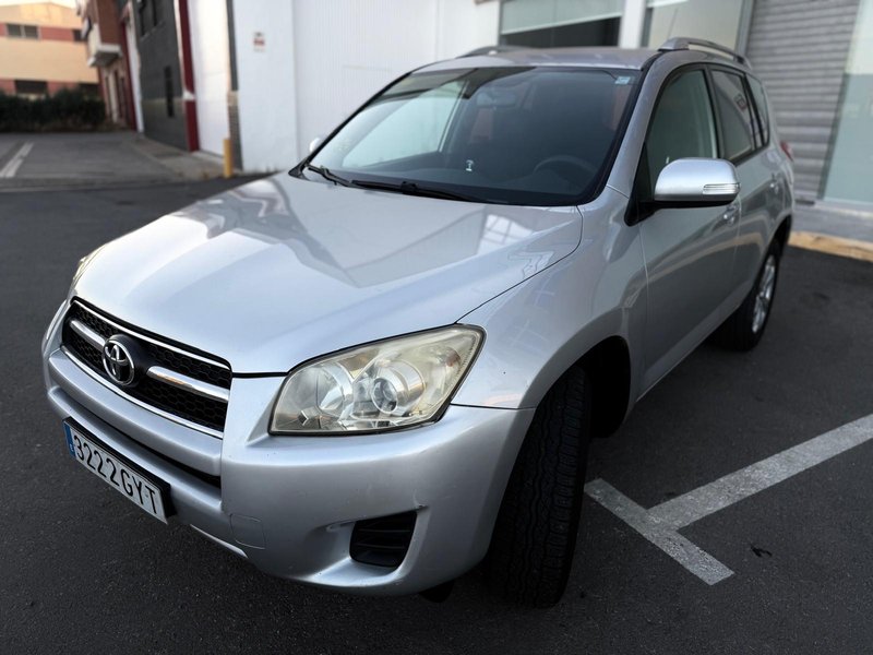 Toyota RAV4 2010, foto 2