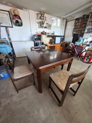 Mesa de comedor de roble mas 4 sillas