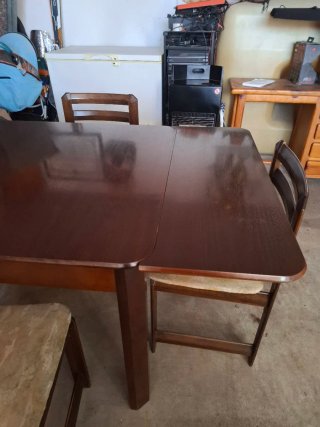 Mesa de comedor de roble mas 4 sillas