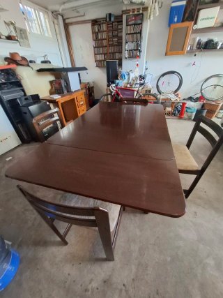 Mesa de comedor de roble mas 4 sillas