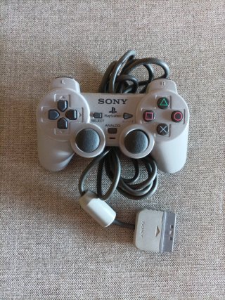 PRECIO NO NEGOCiABLE. PlayStation 1 con mando Dual