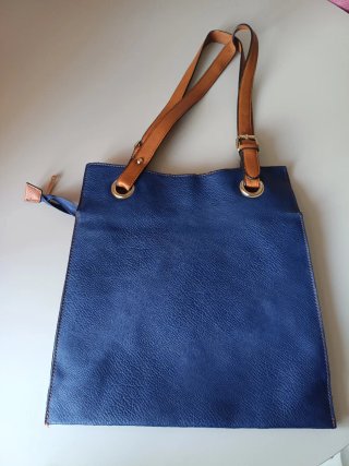 Bolso grande azul y marrón