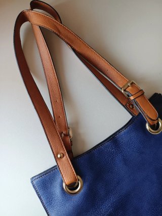 Bolso grande azul y marrón