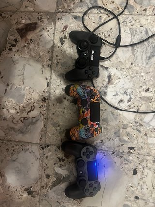 Ps4 1tb + 3 joystick + 3 giochi