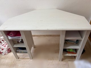 Escritorio de madera blanco PRECIO NEGOCIABLE