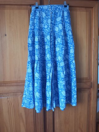 Falda larga estampada azul