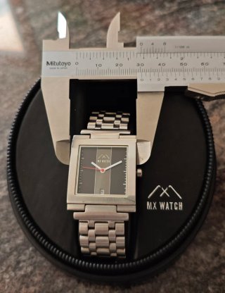 Vendo  MX WATCH, acero inoxidable, esfera negra.