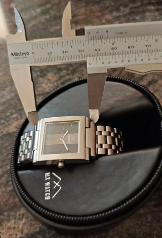 Vendo  MX WATCH, acero inoxidable, esfera negra.