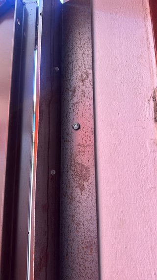 Puerta Antiokupa Marrón