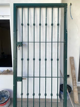 Balconera de PVC, doble cristal Climalit con reja.