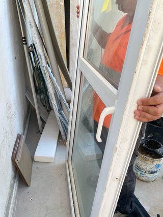 Balconera de PVC, doble cristal Climalit con reja.
