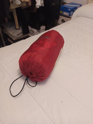 Saco de dormir rojo