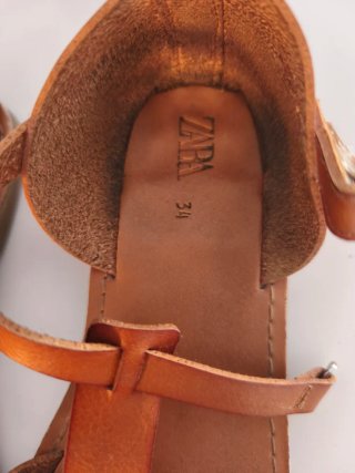 Sandalias de cuero marrón