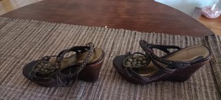Sandalias de cuña con pedrería Talla 37