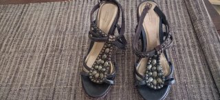 Sandalias de cuña con pedrería Talla 37