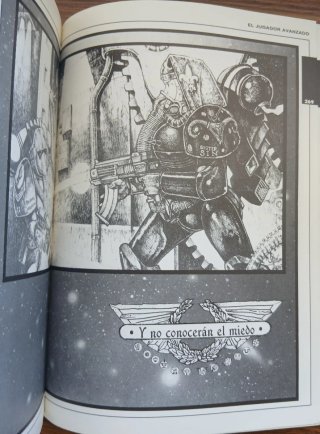 Libro warhammer 40000 Rogue trader.