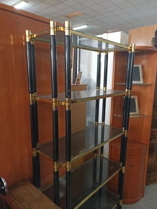 Estantería de cristal y metal dorada