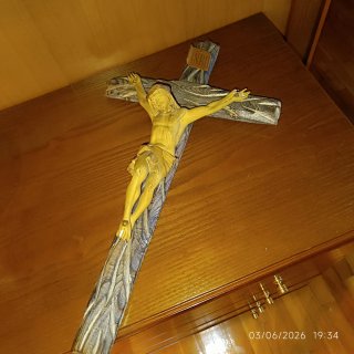 Crucifijo de pared madera y yeso