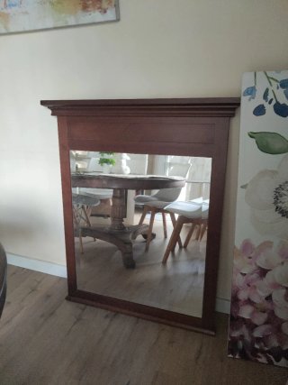 Espejo de madera con marco decorativo