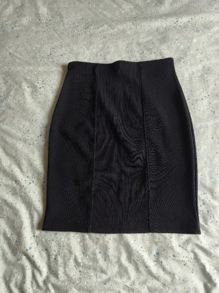 Falda tubo negra ajustada