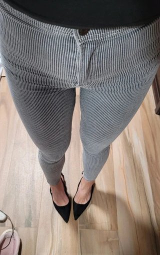 Pantalones pitillo grises