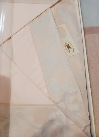 Copriletto matrimoniale beige/rosa
