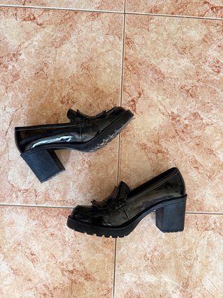 Zapatos Mustang tacón negros charol talla 40