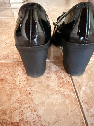 Zapatos Mustang tacón negros charol talla 40