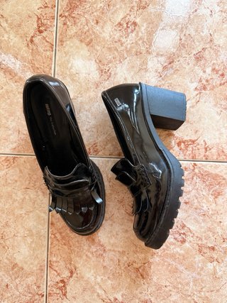 Zapatos Mustang tacón negros charol talla 40