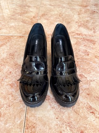 Zapatos Mustang tacón negros charol talla 40