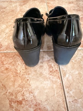 Zapatos Mustang tacón negros charol talla 40