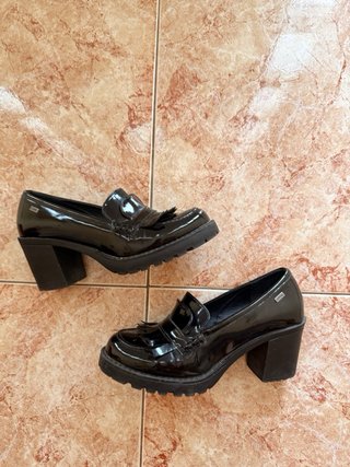 Zapatos Mustang tacón negros charol talla 40