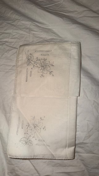 Pañuelos bordados a mano para trajes