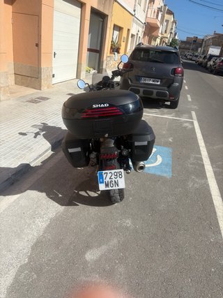 Moto Cruiser Negra y Marrón