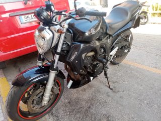 Yamaha FZ6 Naked Negra