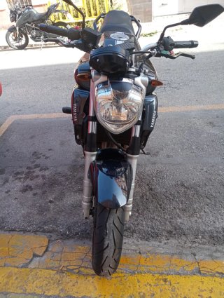 Yamaha FZ6 Naked Negra