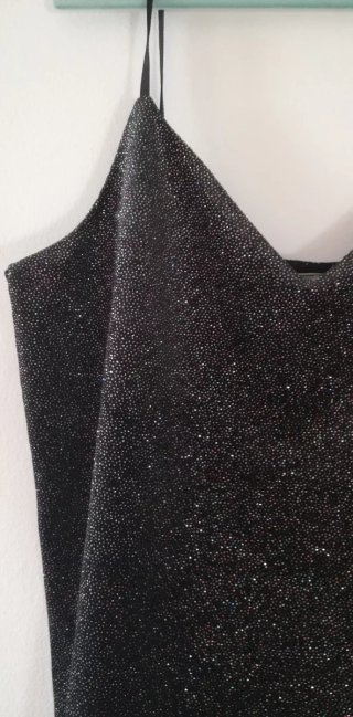Top con bretelle scintillante nero.
