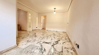 Piso en venta en La Buhaira en Sevilla
