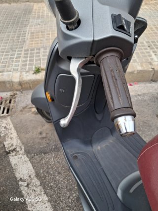 KYMCO Scooter Gris Matrícula 6572 LRC